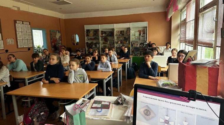 Классные часы для учеников 5 классов, посвященные истории Георгиевской ленточки.