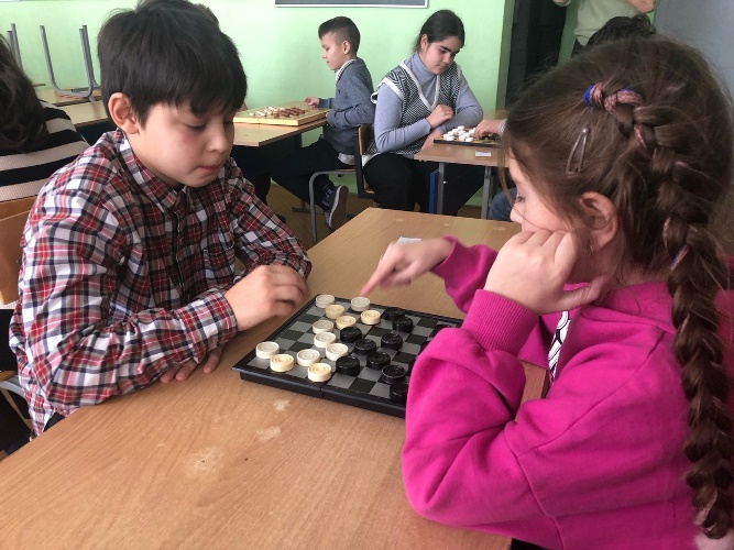 В нашей школе прошел шашечный турнир, посвященный Дню Российской Науки.