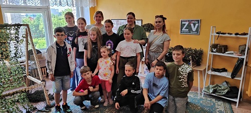 Воспитанники лагеря «Теремок» посетили мини-музей СВО в МБДОУ 92 «Парус».